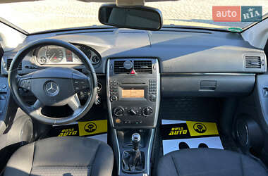 Хэтчбек Mercedes-Benz B-Class 2009 в 