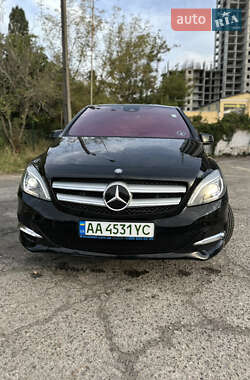 Хэтчбек Mercedes-Benz B-Class 2015 в 