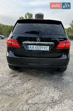 Хэтчбек Mercedes-Benz B-Class 2015 в 