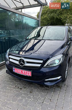Хэтчбек Mercedes-Benz B-Class 2017 в 