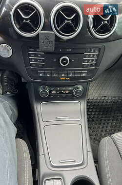 Хэтчбек Mercedes-Benz B-Class 2017 в 