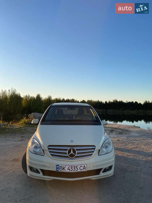 Mercedes-Benz B-Class 2011
