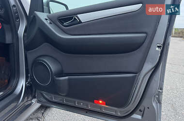 Хэтчбек Mercedes-Benz B-Class 2009 в 