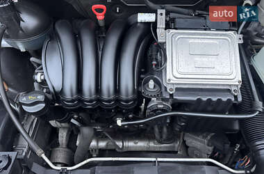 Хэтчбек Mercedes-Benz B-Class 2009 в 