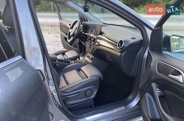 Хэтчбек Mercedes-Benz B-Class 2017 в 