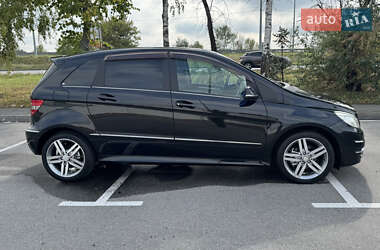 Хэтчбек Mercedes-Benz B-Class 2011 в 