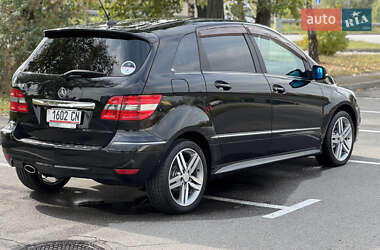 Хэтчбек Mercedes-Benz B-Class 2011 в 