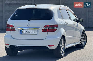 Хэтчбек Mercedes-Benz B-Class 2011 в 