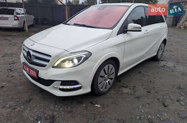 Хэтчбек Mercedes-Benz B-Class 2015 в 