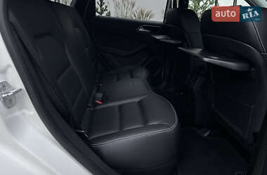 Хэтчбек Mercedes-Benz B-Class 2015 в 