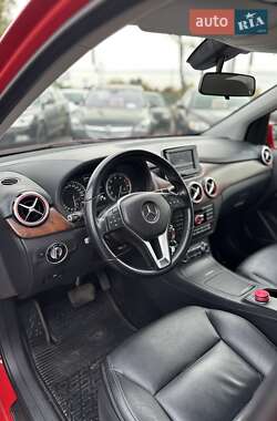 Хэтчбек Mercedes-Benz B-Class 2013 в 