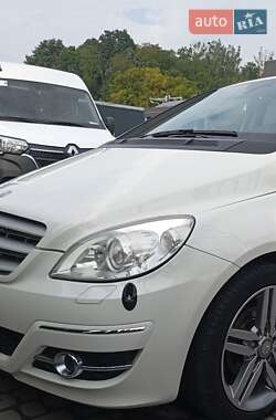 Хэтчбек Mercedes-Benz B-Class 2010 в 