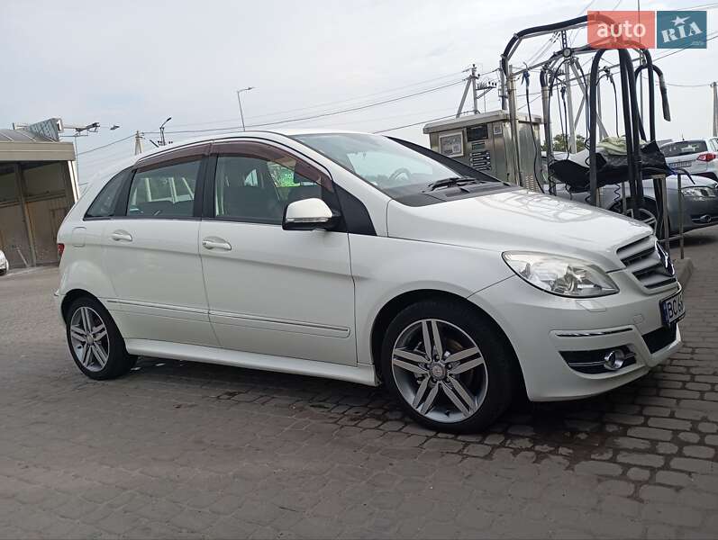 Хэтчбек Mercedes-Benz B-Class 2010 в 