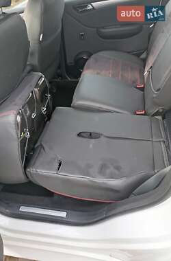 Хэтчбек Mercedes-Benz B-Class 2010 в 