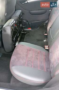 Хэтчбек Mercedes-Benz B-Class 2010 в 