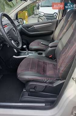 Хэтчбек Mercedes-Benz B-Class 2010 в 