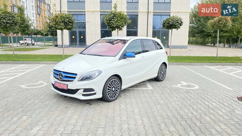 Хэтчбек Mercedes-Benz B-Class 2016 в Киеве