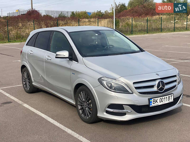 Хэтчбек Mercedes-Benz B-Class 2017 в 