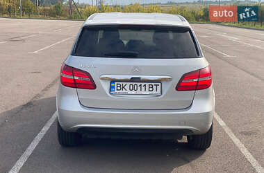 Хэтчбек Mercedes-Benz B-Class 2017 в 