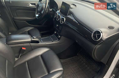 Хэтчбек Mercedes-Benz B-Class 2017 в 