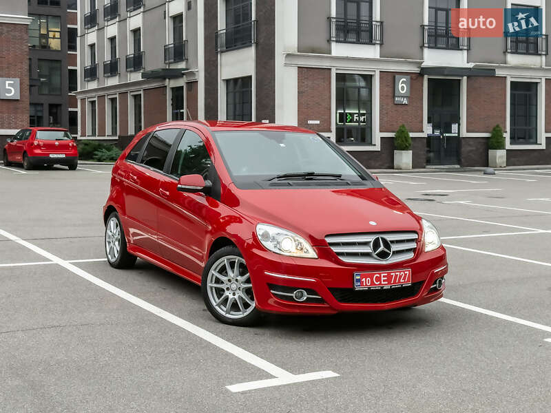 Хэтчбек Mercedes-Benz B-Class 2010 в 