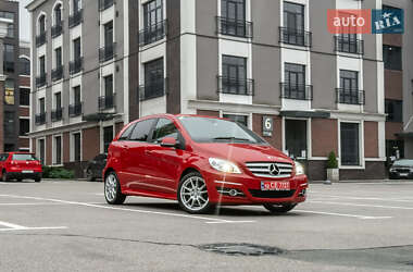 Хэтчбек Mercedes-Benz B-Class 2010 в 