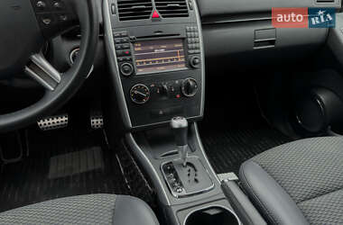 Хэтчбек Mercedes-Benz B-Class 2010 в 