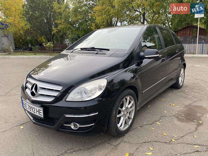 Хэтчбек Mercedes-Benz B-Class 2010 в 