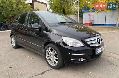 Хэтчбек Mercedes-Benz B-Class 2010 в 