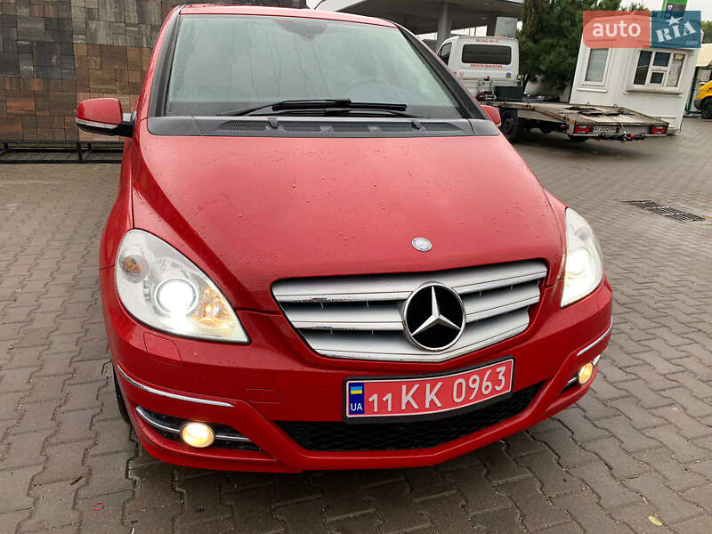 Хэтчбек Mercedes-Benz B-Class 2010 в 