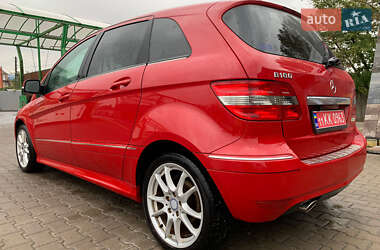 Хэтчбек Mercedes-Benz B-Class 2010 в 