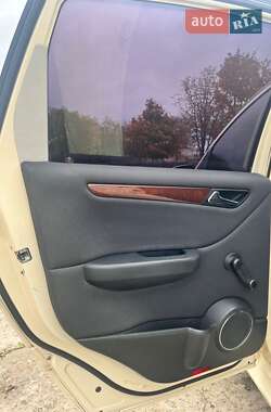 Хэтчбек Mercedes-Benz B-Class 2010 в 