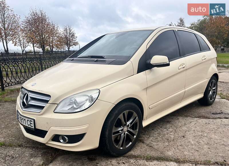 Хэтчбек Mercedes-Benz B-Class 2010 в 