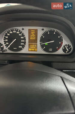 Хэтчбек Mercedes-Benz B-Class 2010 в 