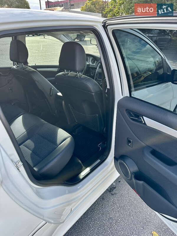 Хэтчбек Mercedes-Benz B-Class 2010 в Киеве