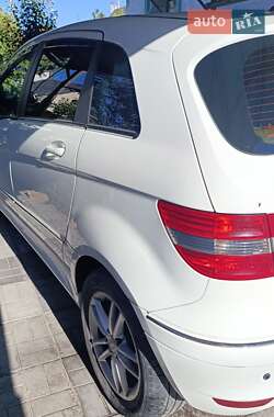 Хэтчбек Mercedes-Benz B-Class 2010 в 