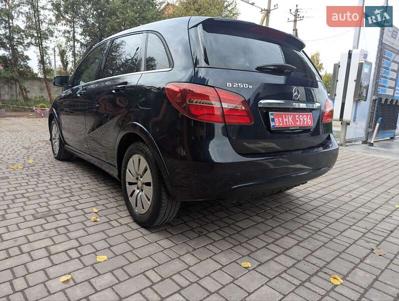 Хэтчбек Mercedes-Benz B-Class 2017 в Луцке фото 8 Хэтчбек Mercedes-Benz B-Class 2017 в Луцке