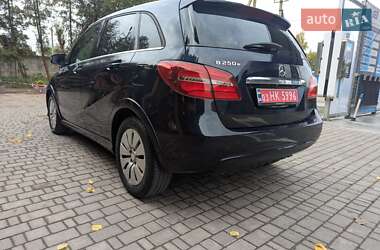 Хетчбек Mercedes-Benz B-Class 2017 в 