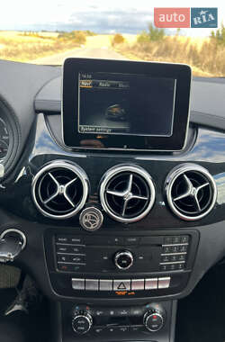 Хетчбек Mercedes-Benz B-Class 2015 в  фото 19 Хетчбек Mercedes-Benz B-Class 2015 в