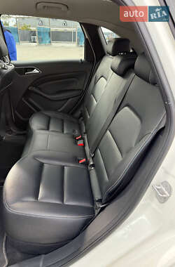 Хэтчбек Mercedes-Benz B-Class 2015 в 