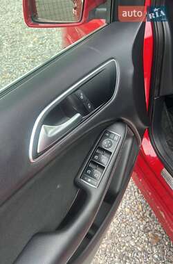Хэтчбек Mercedes-Benz B-Class 2016 в 