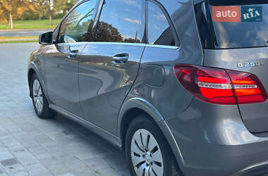 Хетчбек Mercedes-Benz B-Class 2017 в 