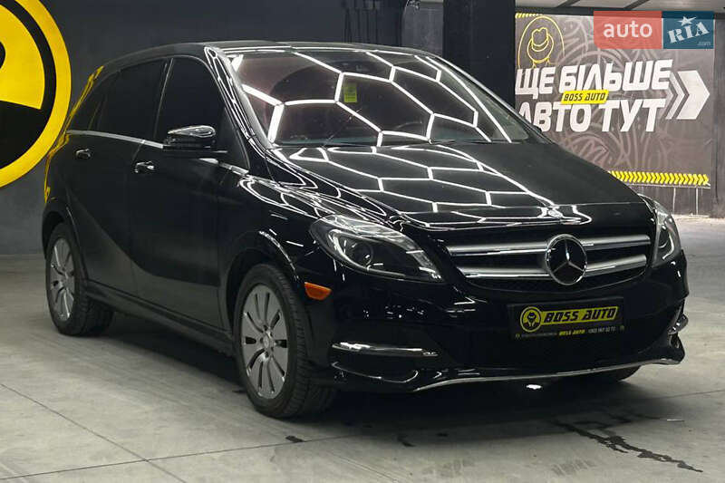 Хетчбек Mercedes-Benz B-Class 2015 в  фото Хетчбек Mercedes-Benz B-Class 2015 в