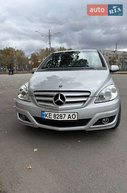 Хэтчбек Mercedes-Benz B-Class 2009 в 