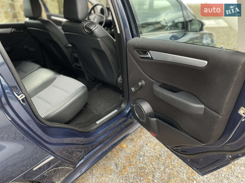 Хетчбек Mercedes-Benz B-Class 2005 в Львові фото 29 Хетчбек Mercedes-Benz B-Class 2005 в Львові