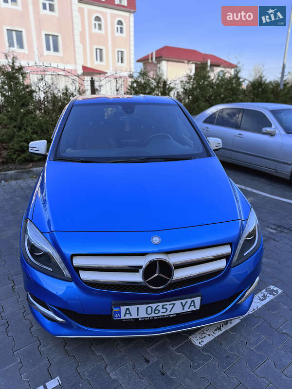 Хэтчбек Mercedes-Benz B-Class 2016 в Киеве фото 4 Хэтчбек Mercedes-Benz B-Class 2016 в Киеве