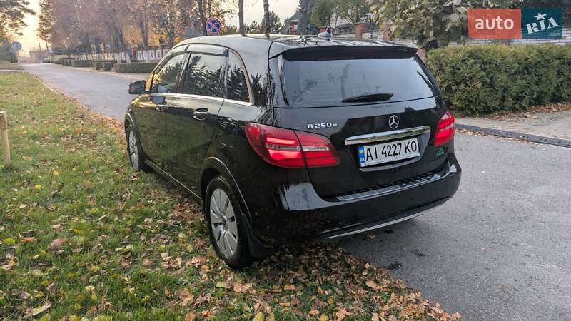 Хэтчбек Mercedes-Benz B-Class 2017 в Киеве