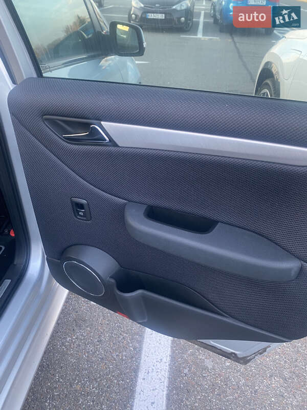 Хэтчбек Mercedes-Benz B-Class 2008 в Киеве фото 12 Хэтчбек Mercedes-Benz B-Class 2008 в Киеве