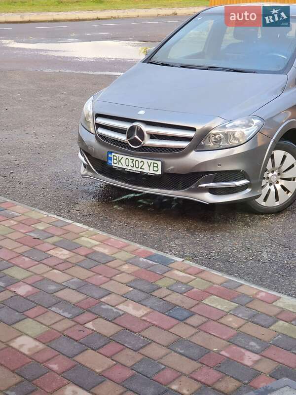 Хетчбек Mercedes-Benz B-Class 2015 в Сарнах