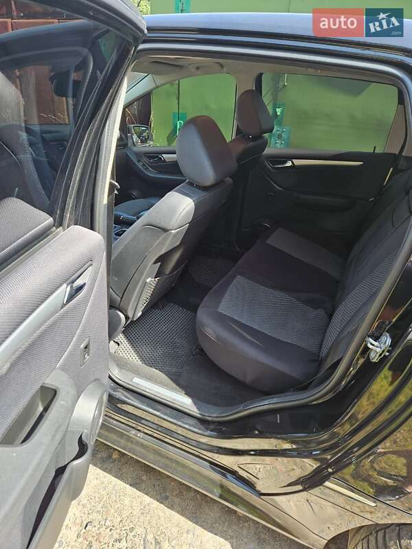 Хетчбек Mercedes-Benz B-Class 2011 в Буковеле фото 2 Хетчбек Mercedes-Benz B-Class 2011 в Буковеле